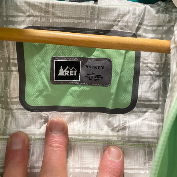REI Women's Nylon High Visibility Rain Jacket - Large - Picture 7 of 9